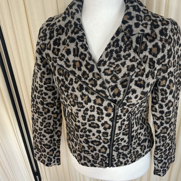 EUC- CUPCAKES AND CASHMERE- LEOPARD PRINT MOTO JACKET SIZE XS - Picture 2 of 11